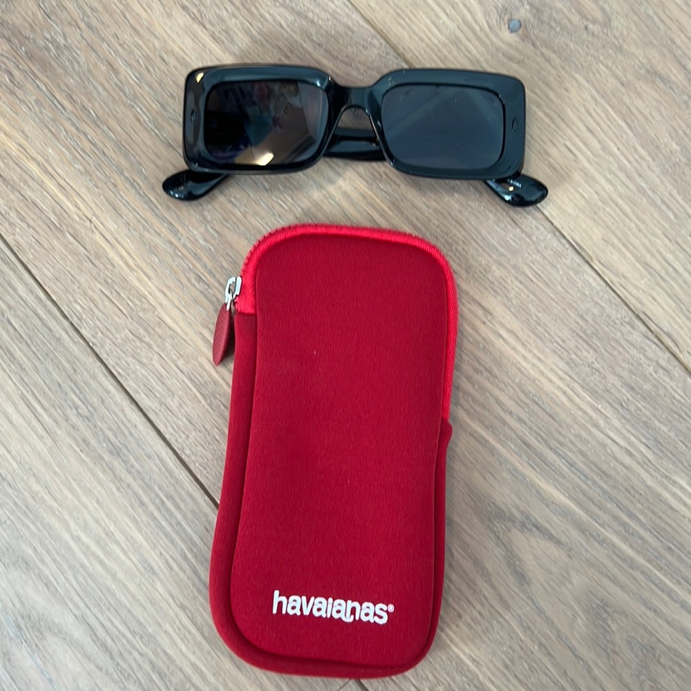 Havaianas Sunglasses + Case